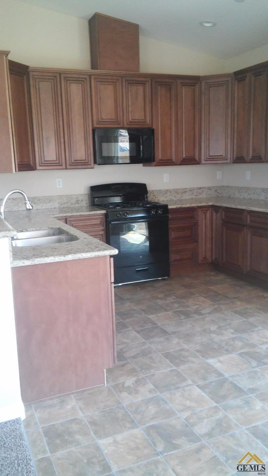 1325 Via Granada Ct, Wasco, CA 93280 photo 4