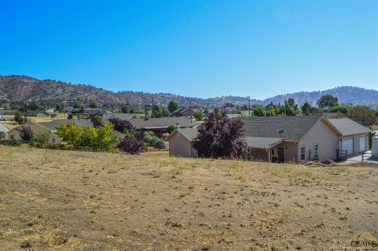 27340 Nashua Ct, Tehachapi, CA 93561 photo 2