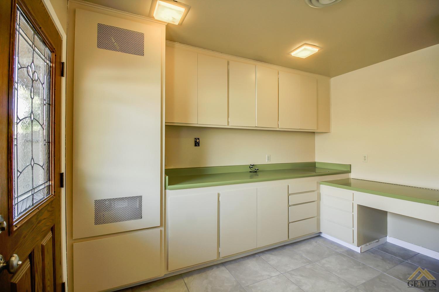 907 3rd St, Taft, CA 93268 photo 8