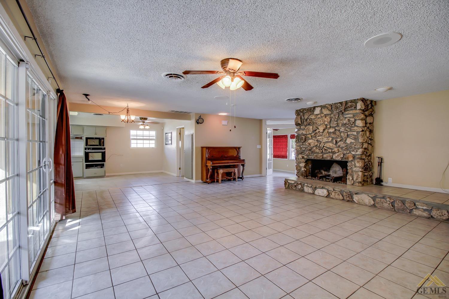 907 3rd St, Taft, CA 93268 photo 6
