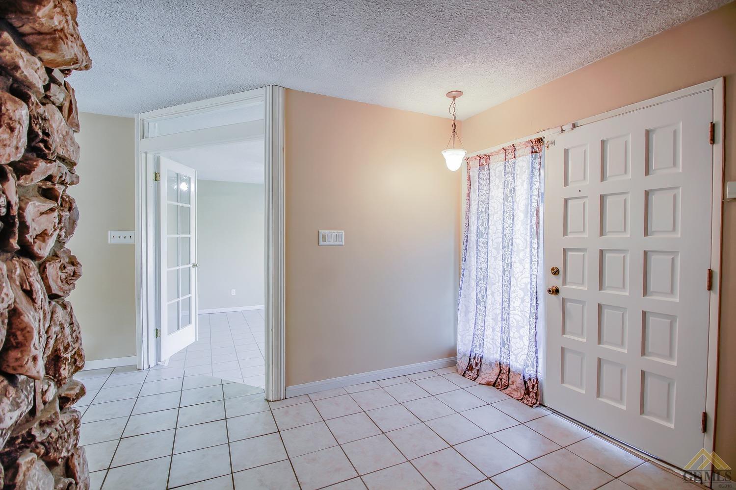 907 3rd St, Taft, CA 93268 photo 3