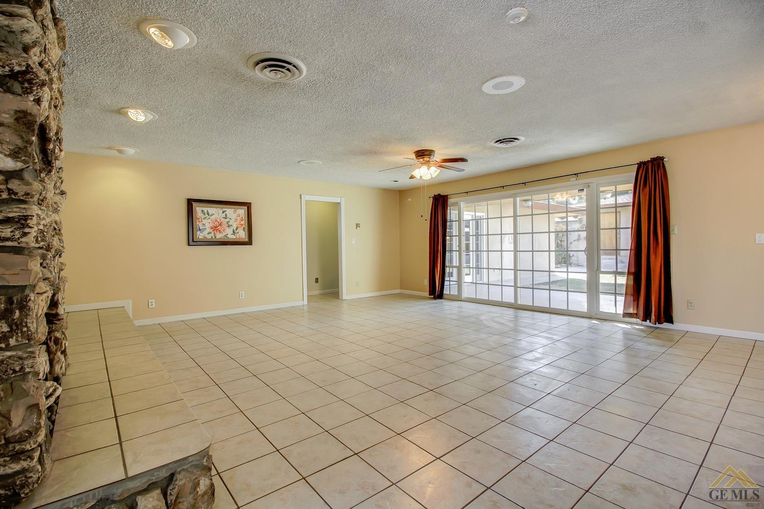 907 3rd St, Taft, CA 93268 photo 4