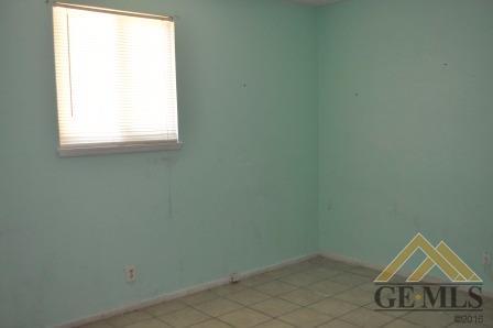 1004 Sandra Dr, Bakersfield, CA 93304 photo 14