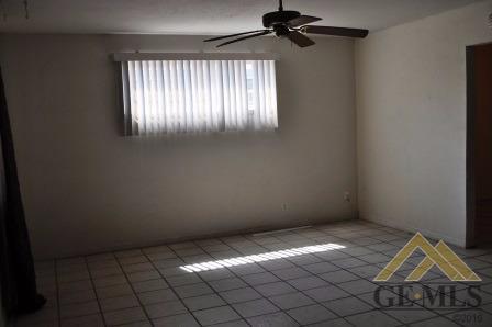 1004 Sandra Dr, Bakersfield, CA 93304 photo 4