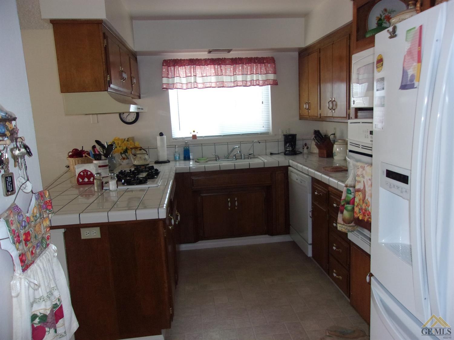 410 Stokes Ln, Taft, CA 93268 photo 3