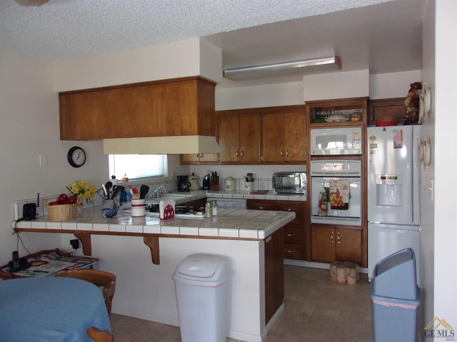 410 Stokes Ln, Taft, CA 93268 photo 4