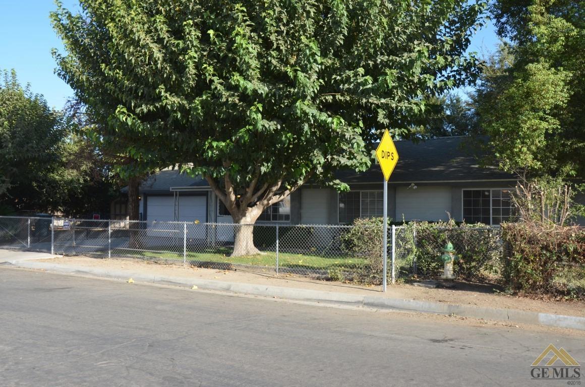 150 E Barton St, Bakersfield, CA 93307 photo 1