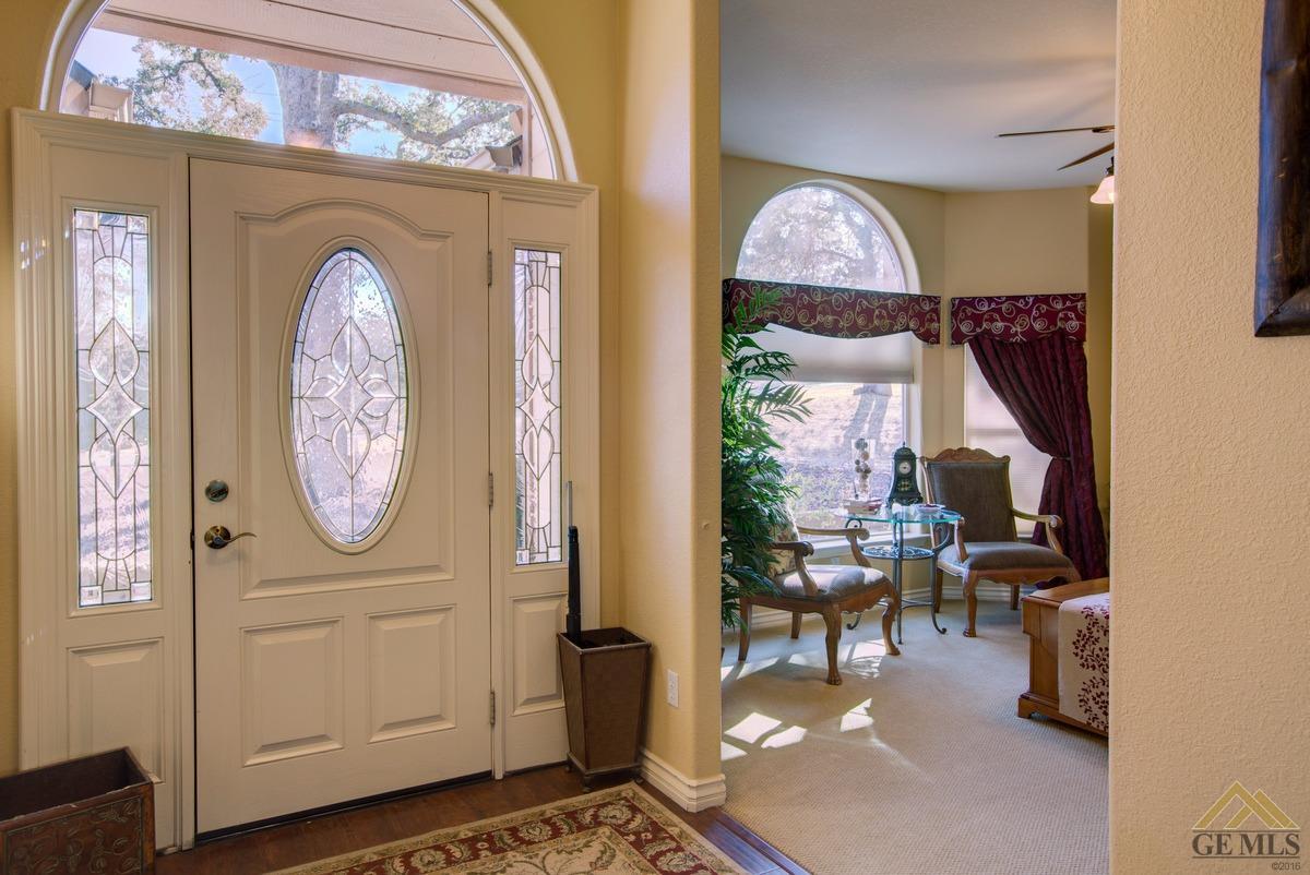 22861 Saddleback Dr, Tehachapi, CA 93561 photo 4