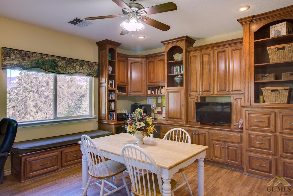 22861 Saddleback Dr, Tehachapi, CA 93561 photo 15