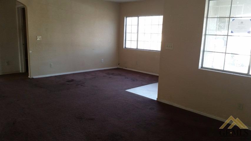 1019 Thomas Way, Delano, CA 93215 photo 2