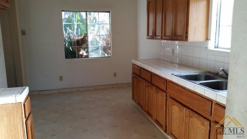 1019 Thomas Way, Delano, CA 93215 photo 3