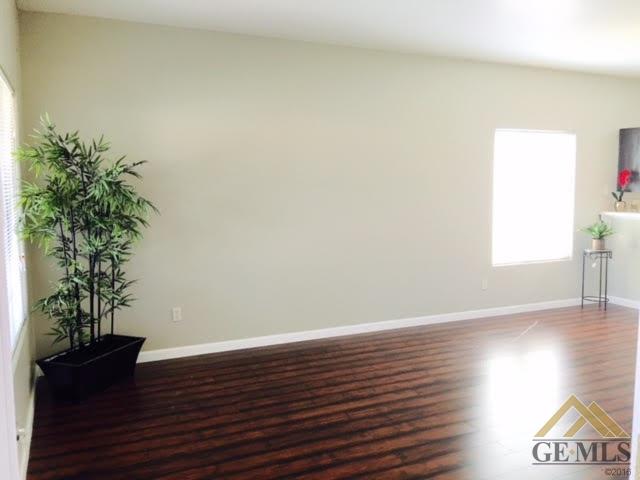 10002 Lenore St, Lamont, CA 93241 photo 10