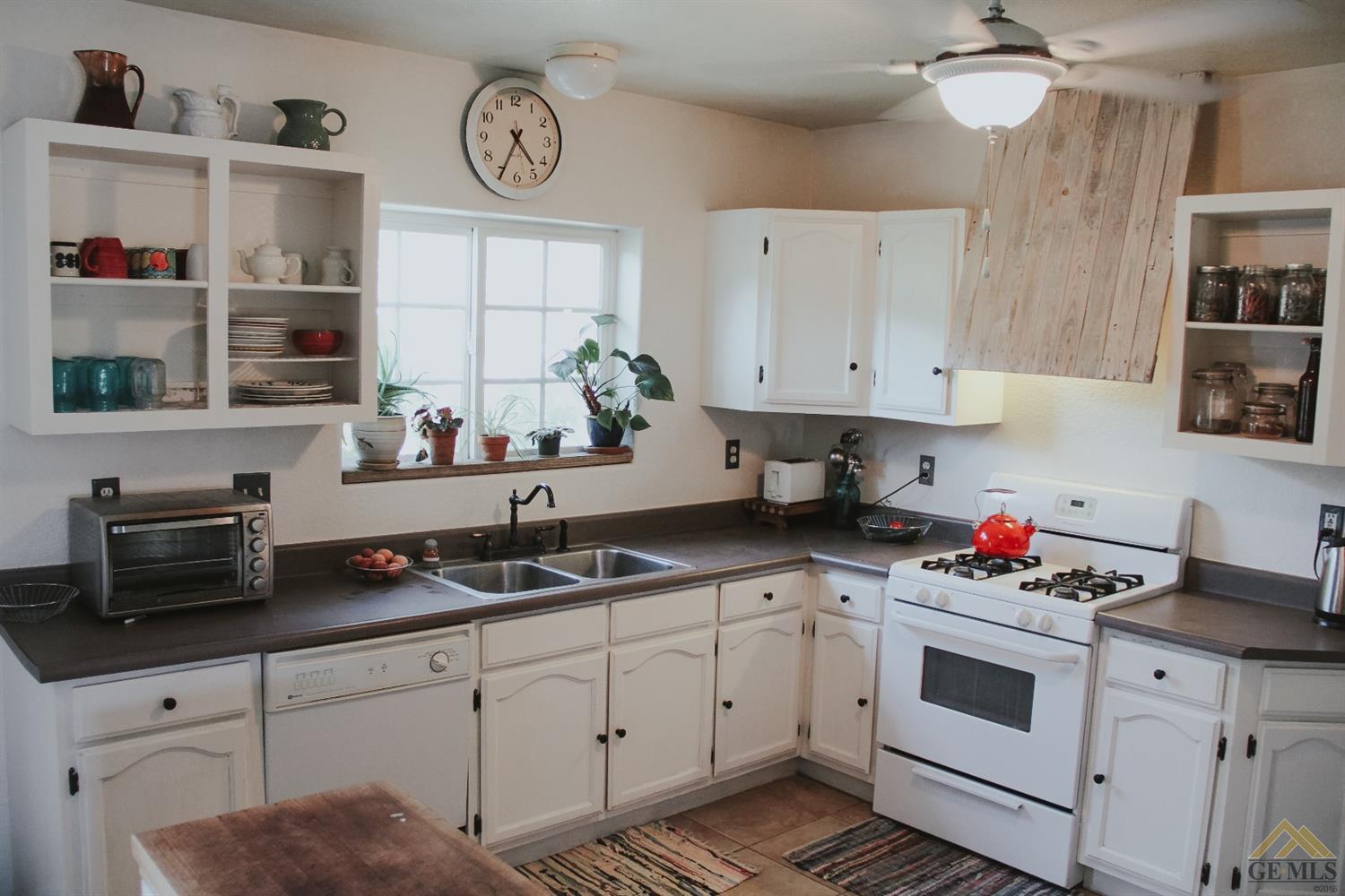 21051 Traveller Pl, Tehachapi, CA 93561 photo 2