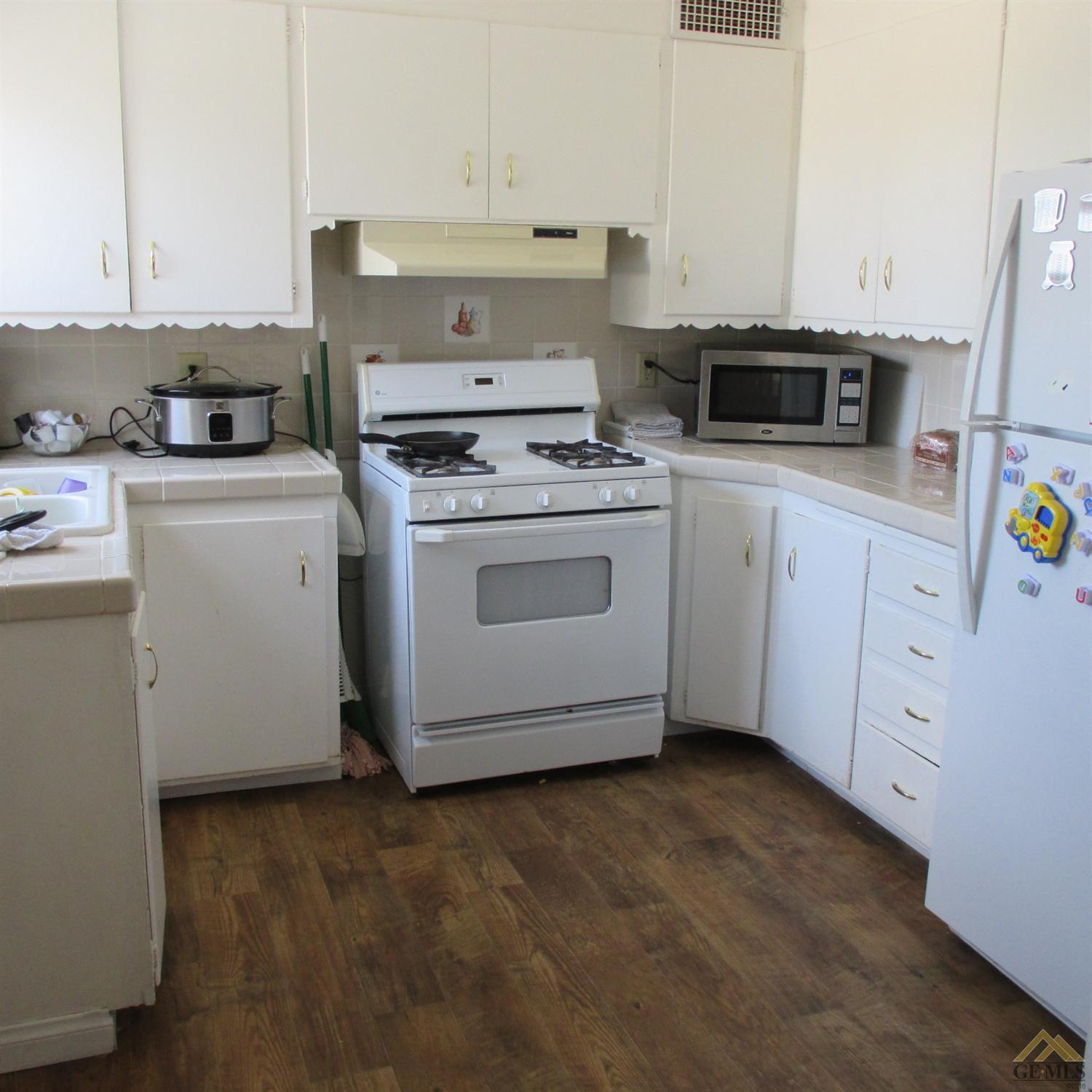 110 E San Emidio St, Taft, CA 93268 photo 1