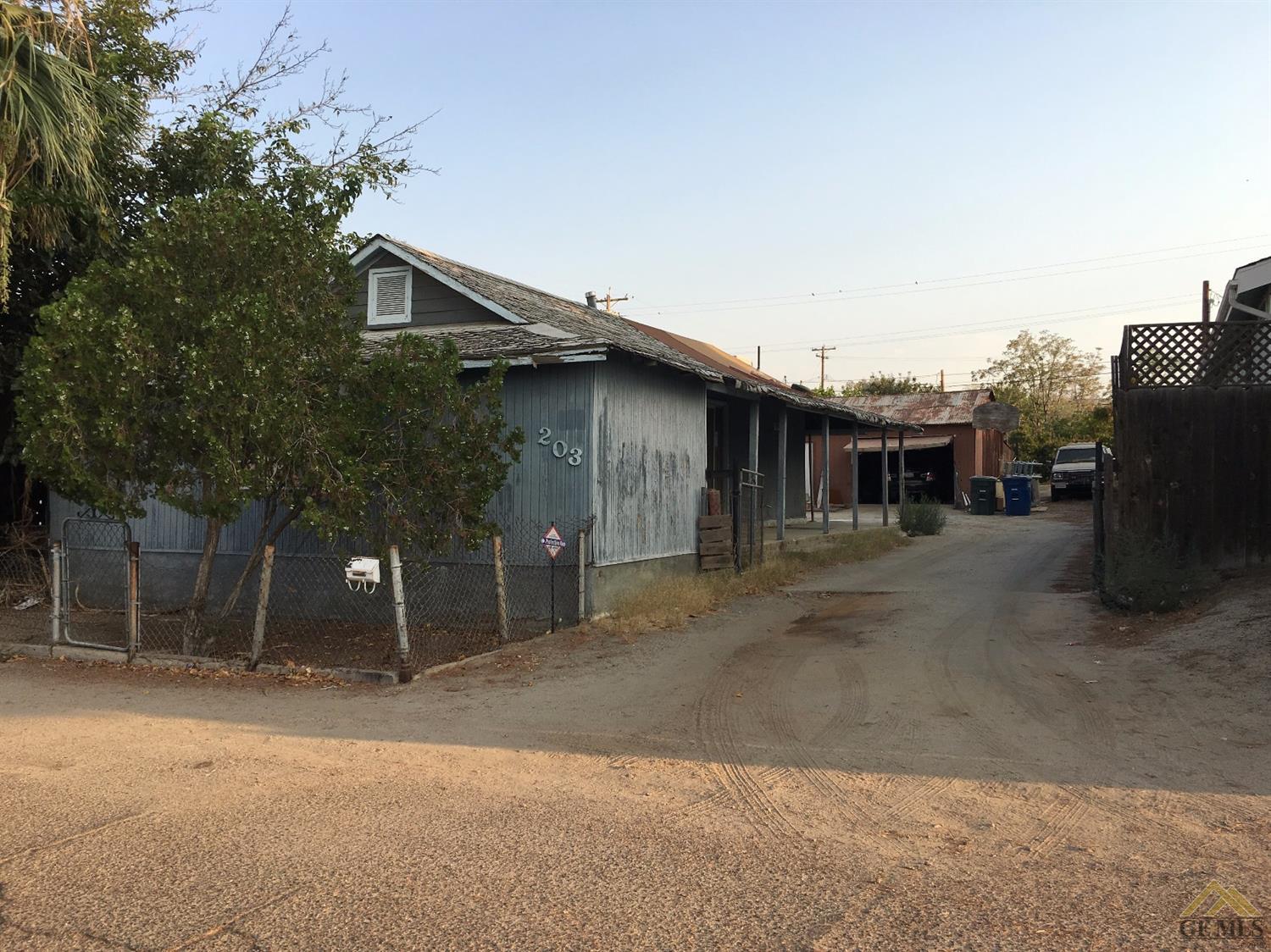 203 Oak St, Taft, CA 93268 photo 1