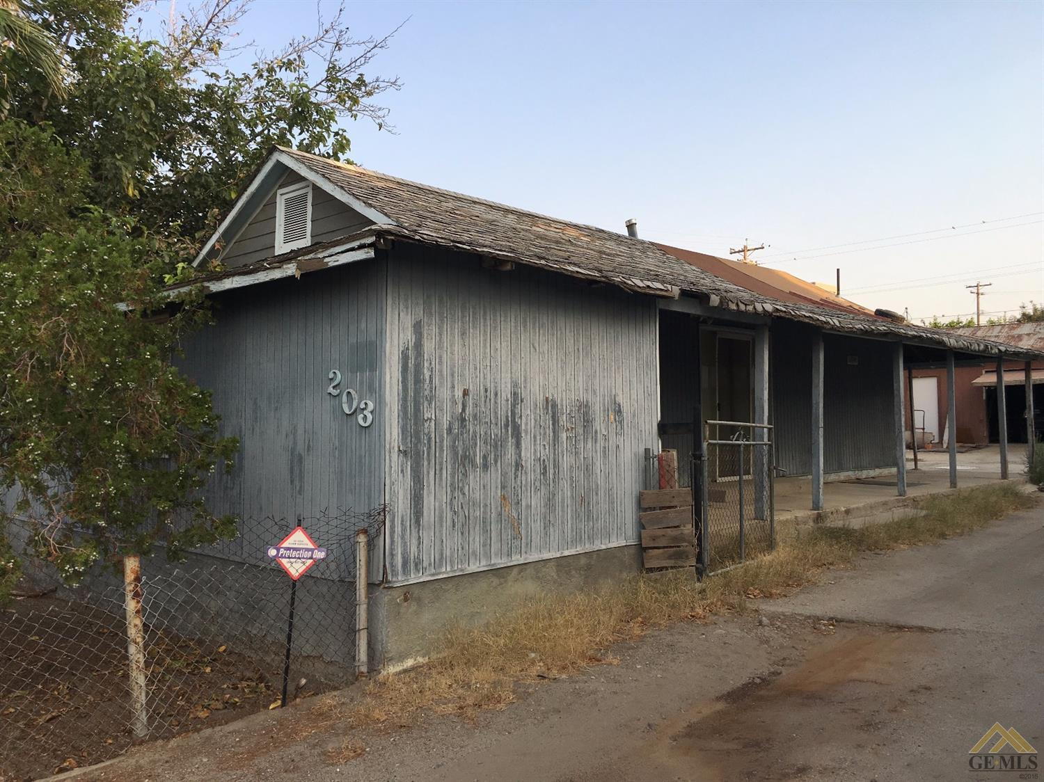203 Oak St, Taft, CA 93268 photo 3