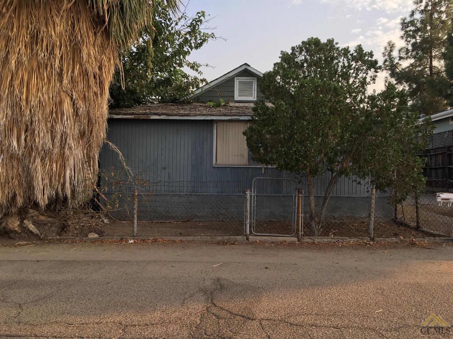 203 Oak St, Taft, CA 93268 photo 2