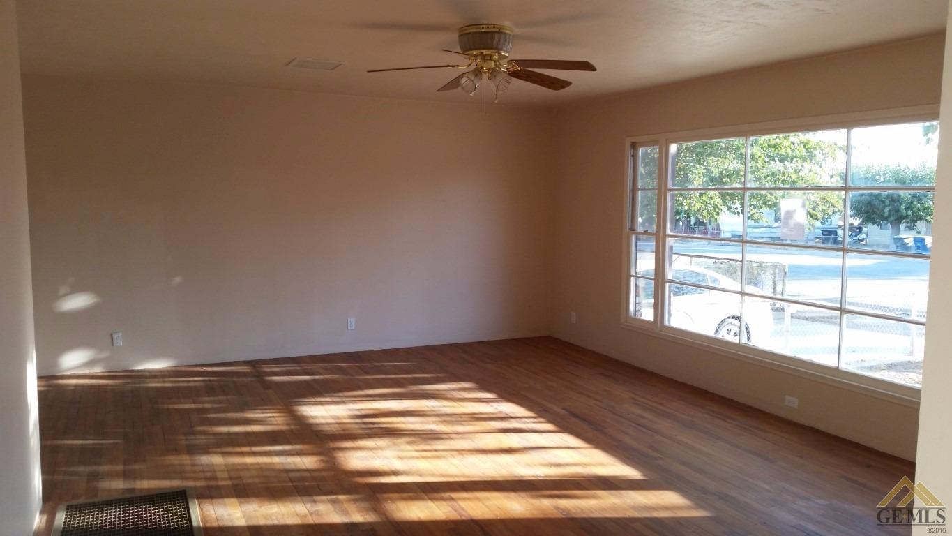 711 Polk St, Taft, CA 93268 photo 4