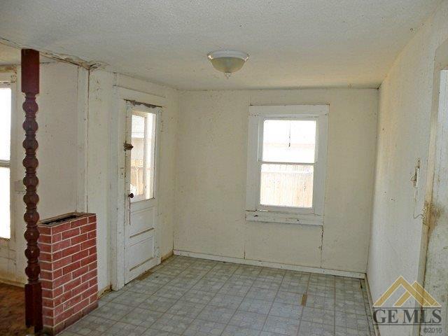 129 Crystal St, Taft, CA 93268 photo 3