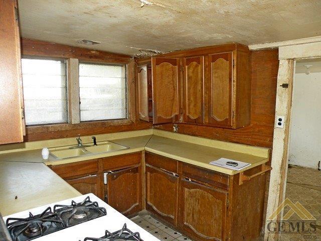 129 Crystal St, Taft, CA 93268 photo 4