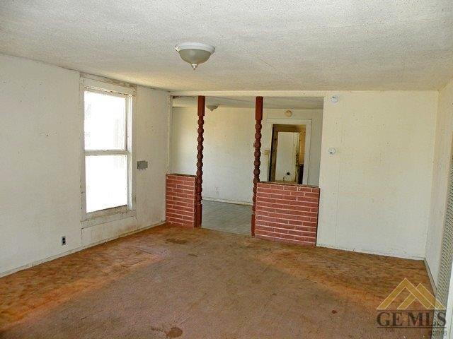 129 Crystal St, Taft, CA 93268 photo 2