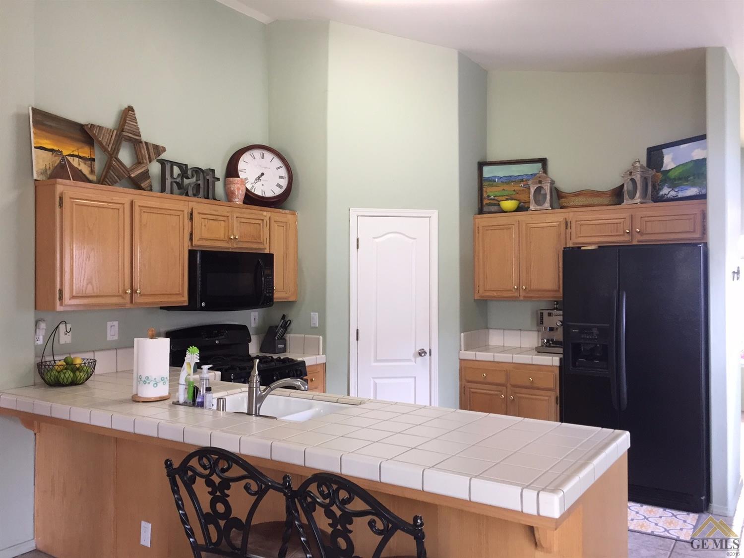 9402 Chatfield Ct, Bakersfield, CA 93311 photo 4