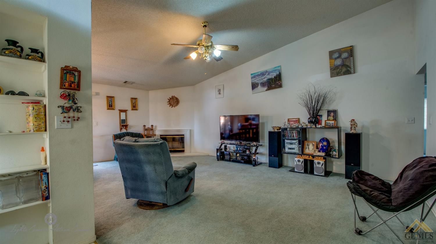 196 Clemson St, Shafter, CA 93263 photo 4