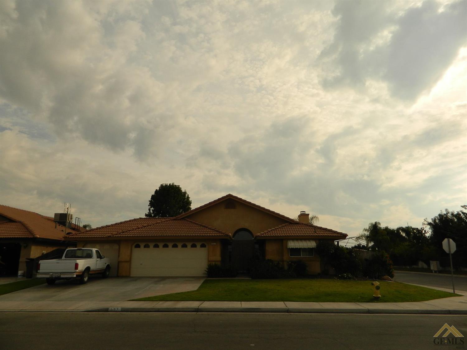 657 Becker Ave, Shafter, CA 93263 photo 1