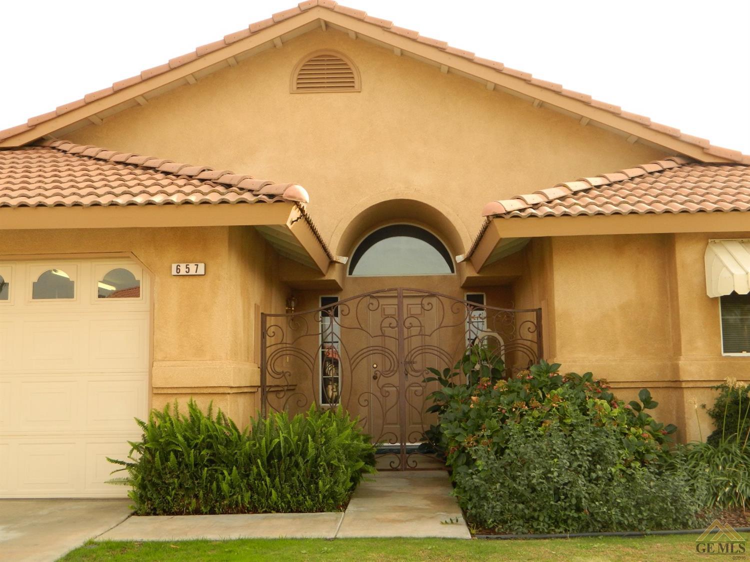 657 Becker Ave, Shafter, CA 93263 photo 2