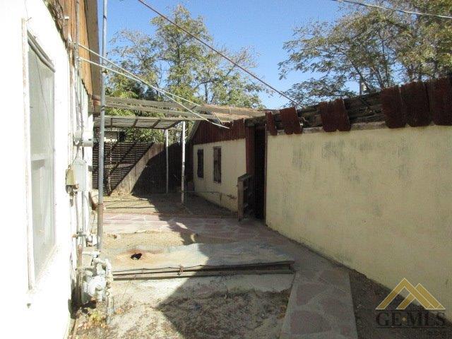 706 Pierce St, Taft, CA 93268 photo 2