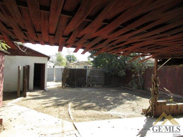 706 Pierce St, Taft, CA 93268 photo 4