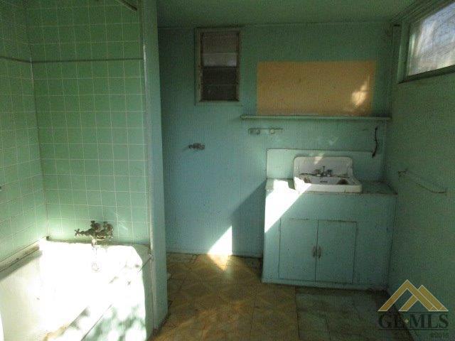 706 Pierce St, Taft, CA 93268 photo 6
