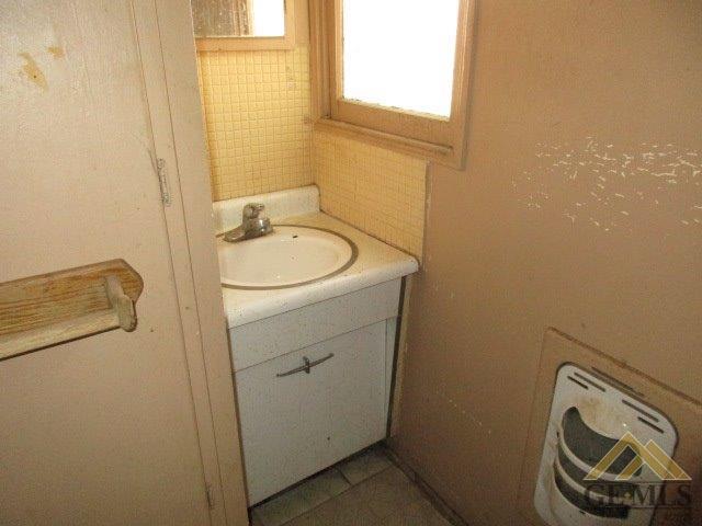 706 Pierce St, Taft, CA 93268 photo 15