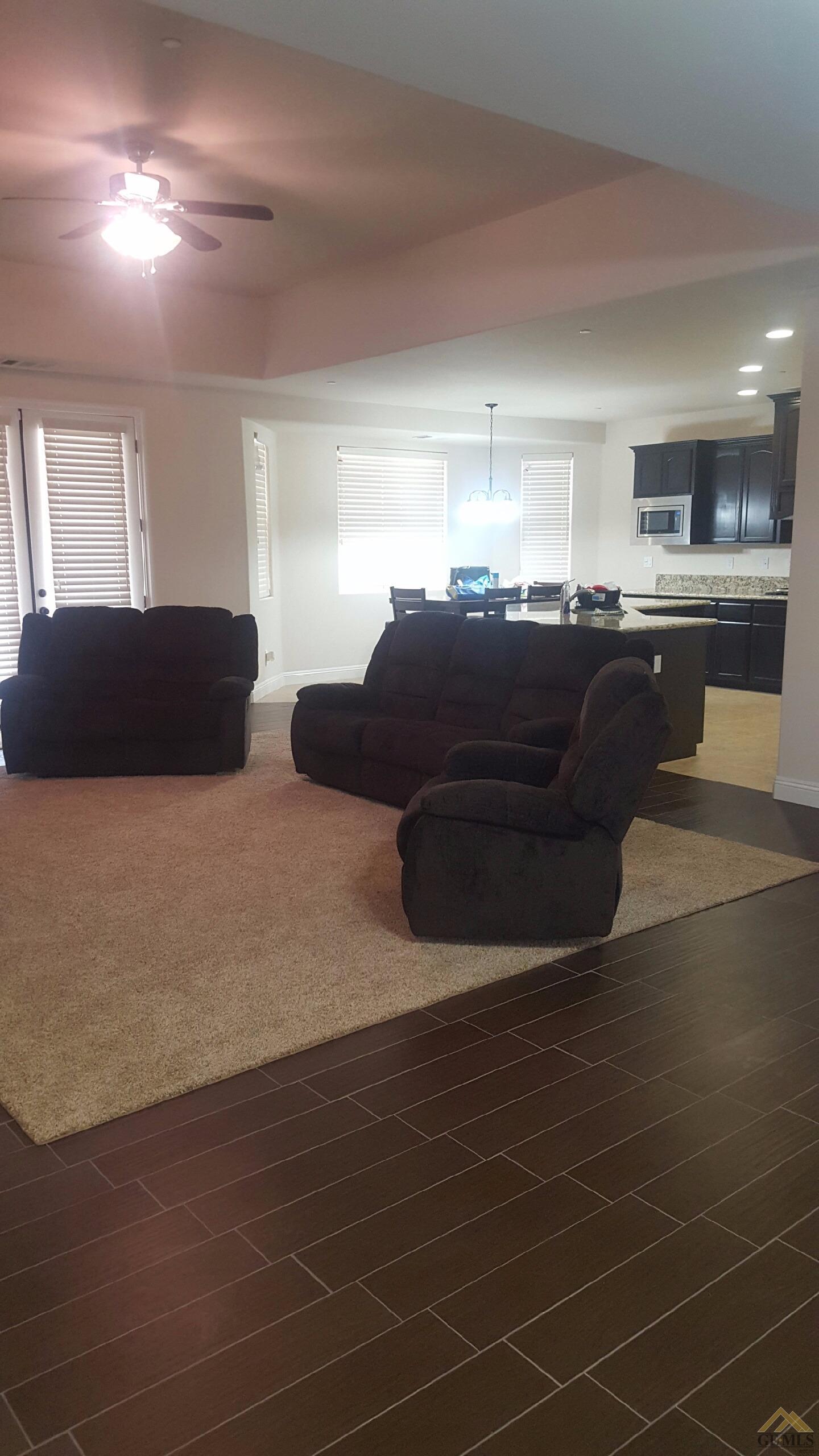 517 Padre Dr, Shafter, CA 93263 photo 3
