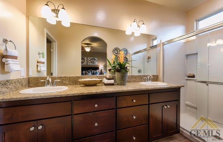 9513 Flowertree Dr, Shafter, CA 93263 photo 9