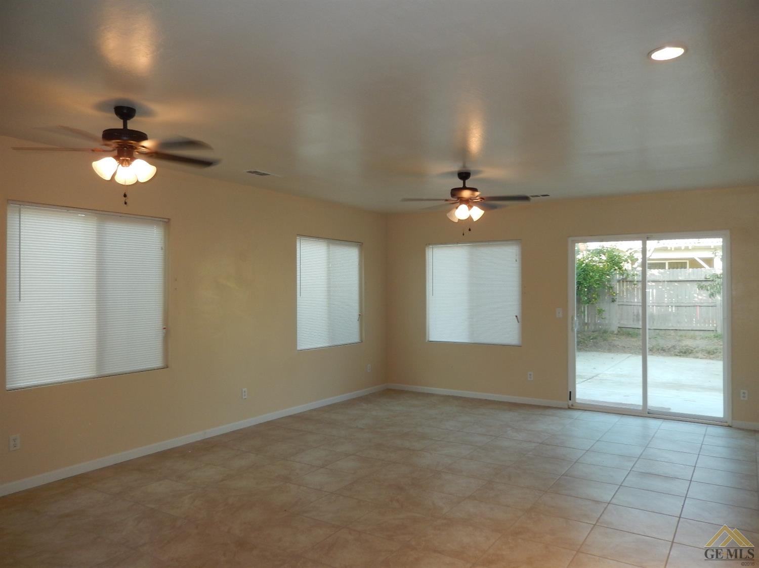 1400 Chico Ct, Arvin, CA 93203 photo 3