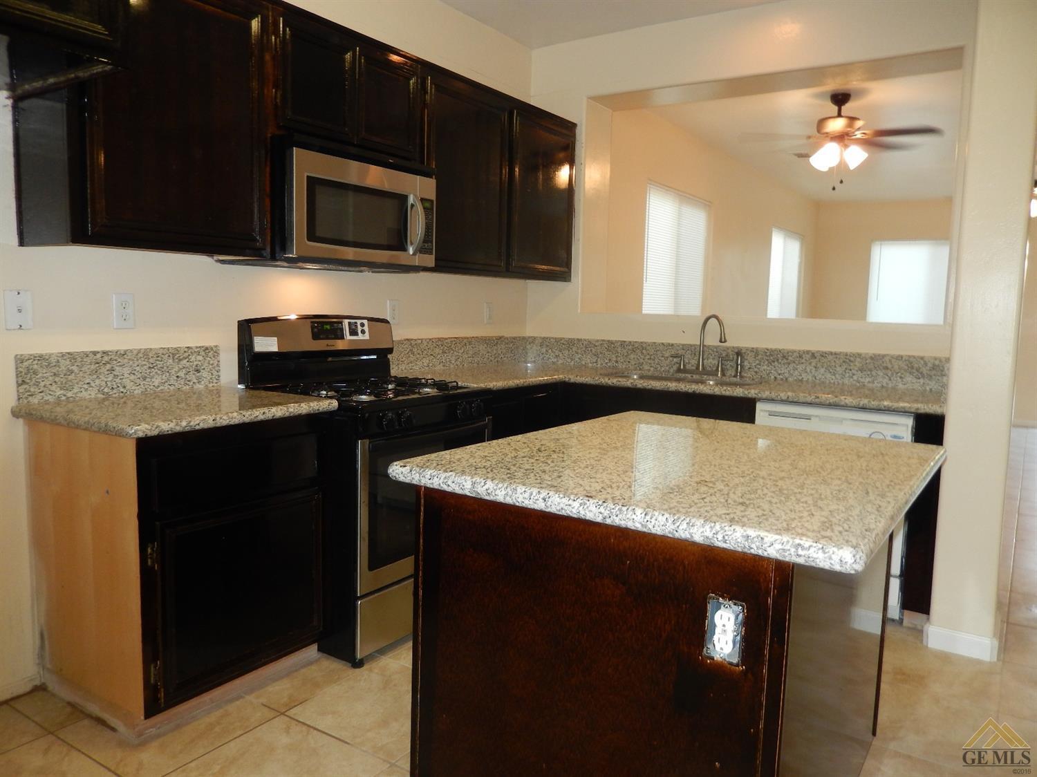 1400 Chico Ct, Arvin, CA 93203 photo 4