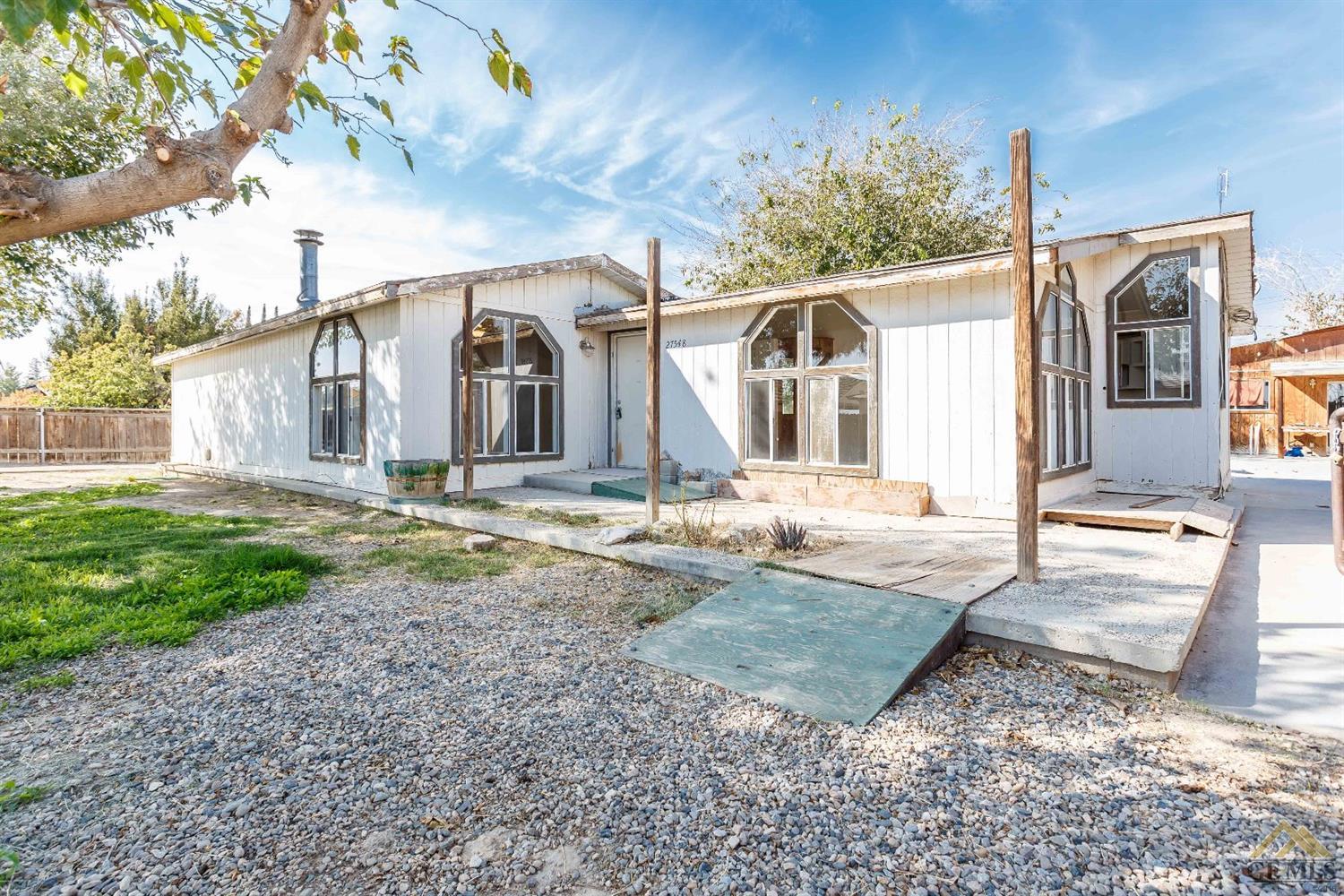 27548 Maple St, Taft, CA 93268 photo 1