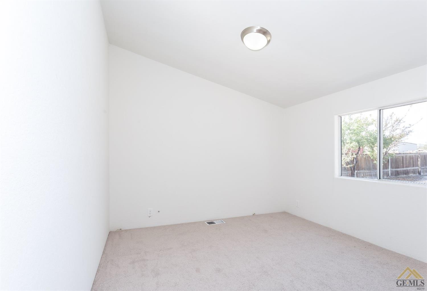 27548 Maple St, Taft, CA 93268 photo 9