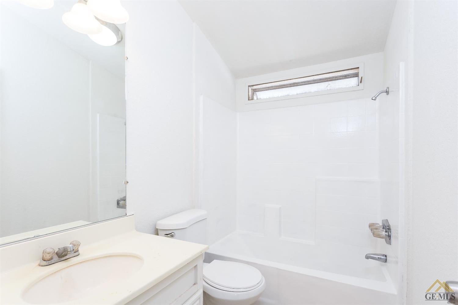 27548 Maple St, Taft, CA 93268 photo 8