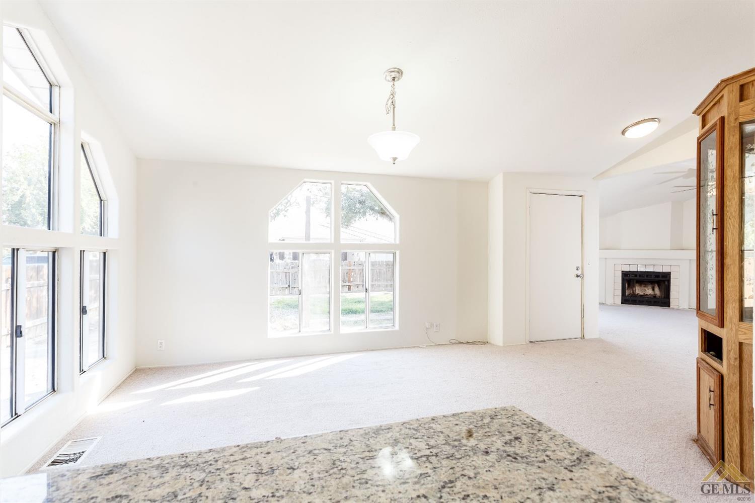 27548 Maple St, Taft, CA 93268 photo 5