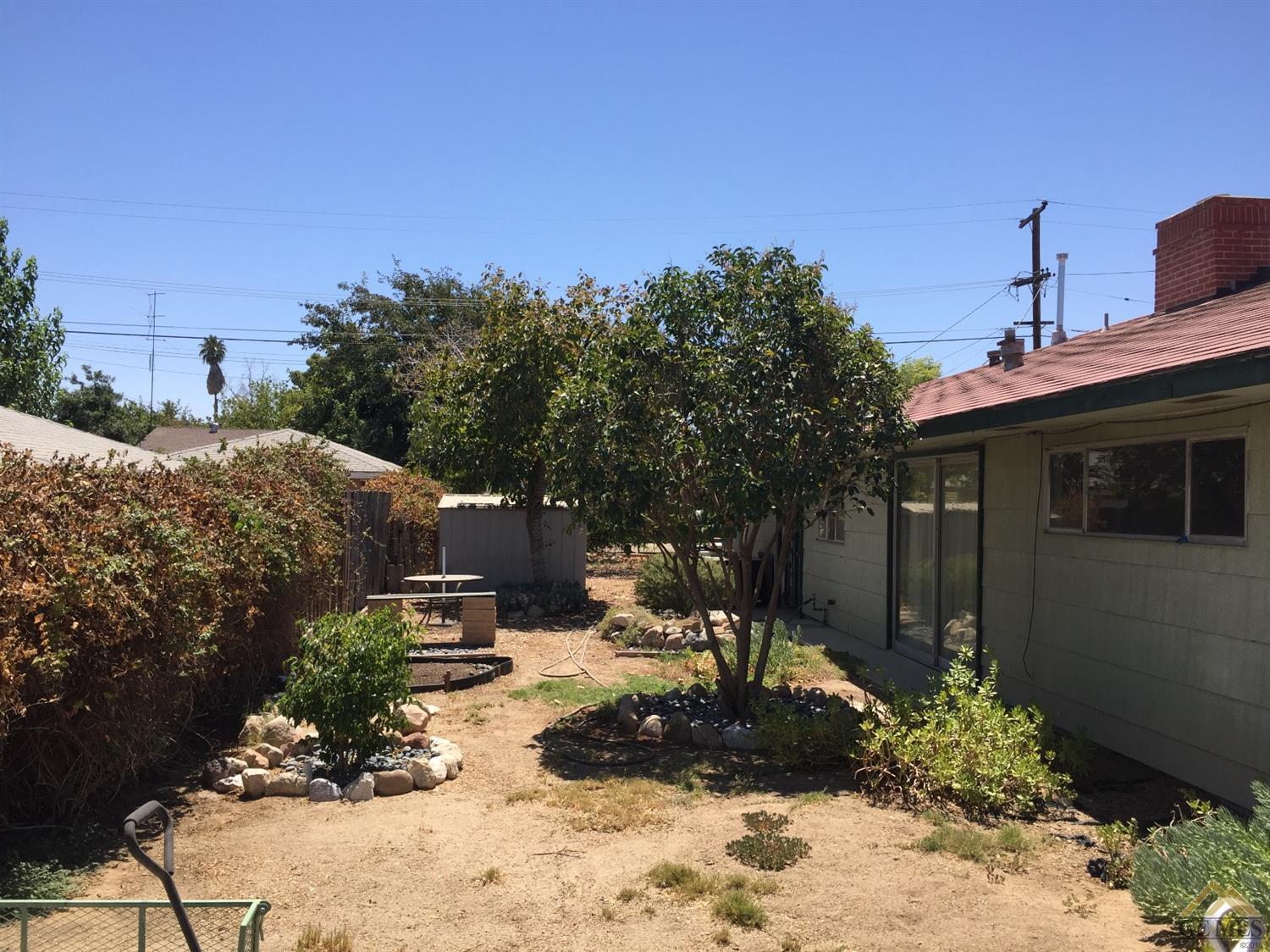 301 E San Emidio St, Taft, CA 93268 photo 4