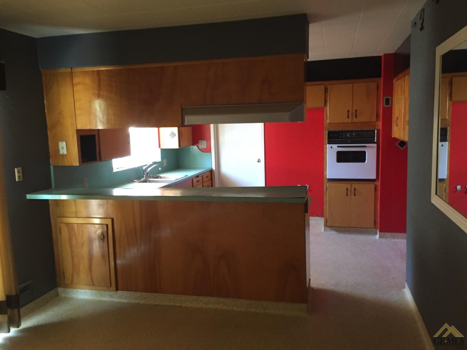 301 E San Emidio St, Taft, CA 93268 photo 9