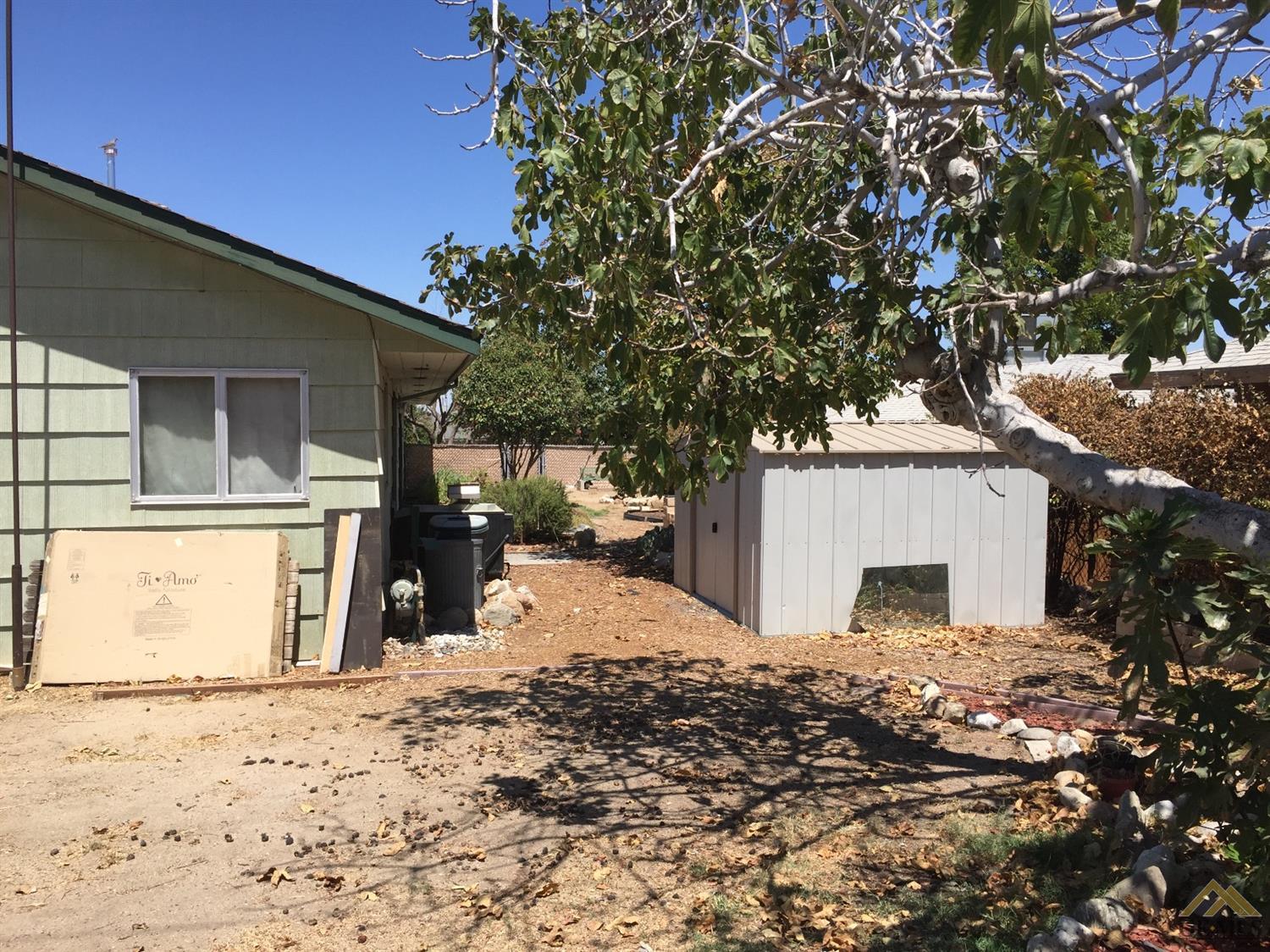 301 E San Emidio St, Taft, CA 93268 photo 3