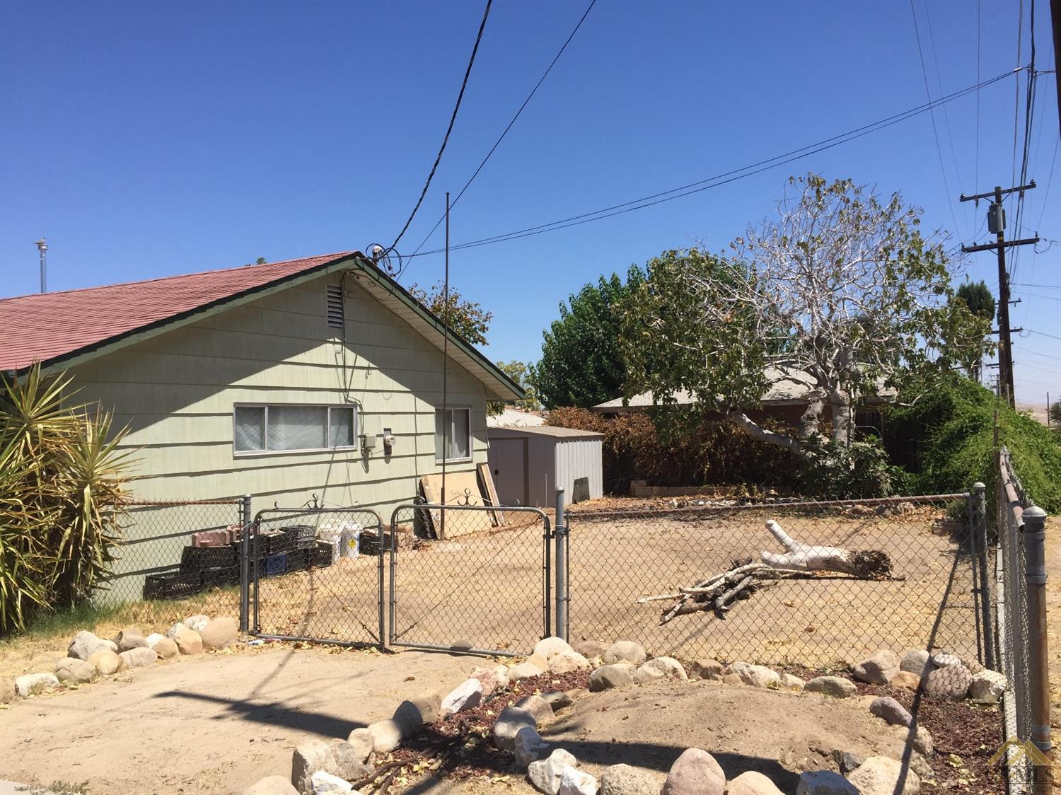 301 E San Emidio St, Taft, CA 93268 photo 2