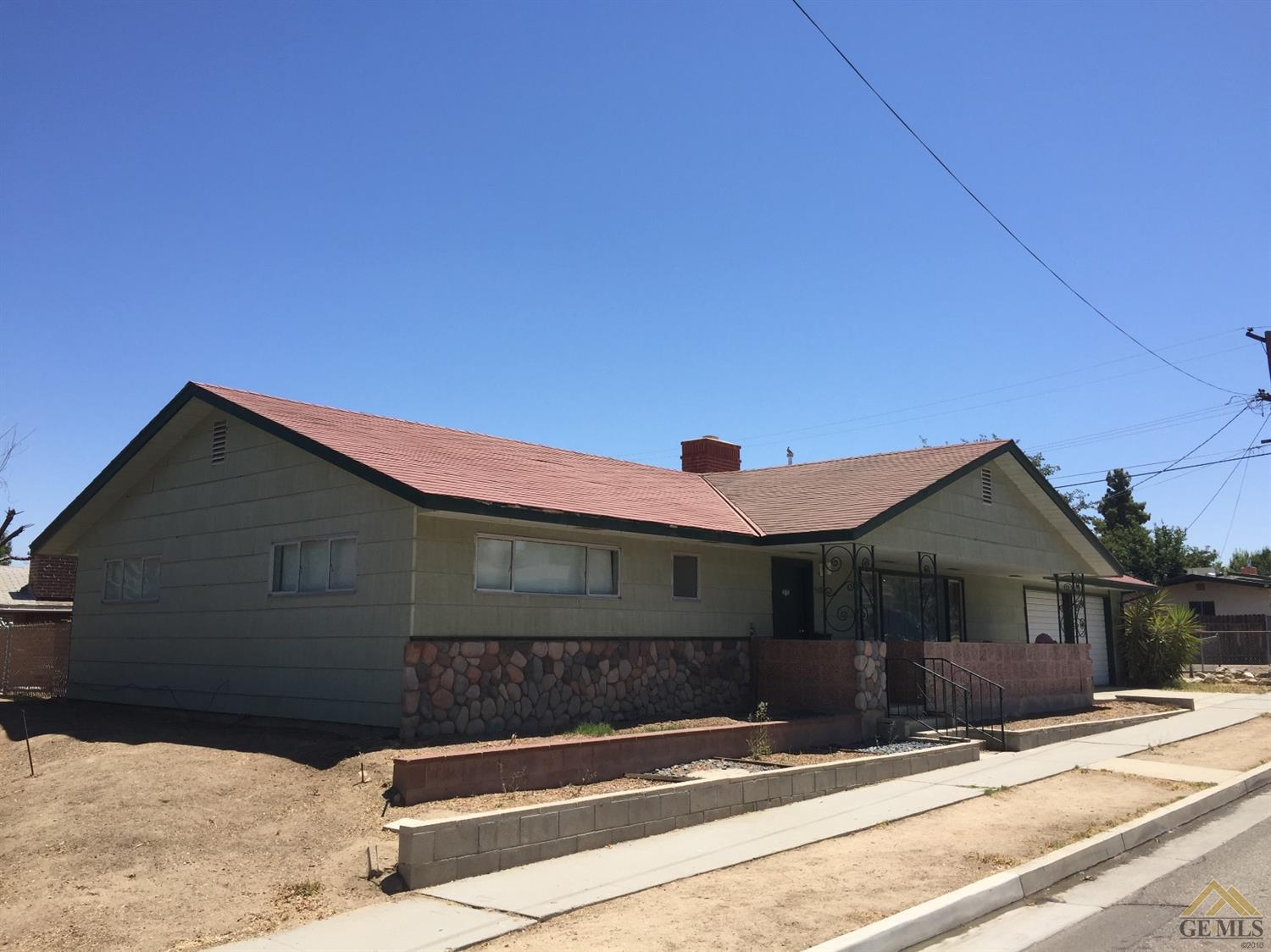 301 E San Emidio St, Taft, CA 93268 photo 1