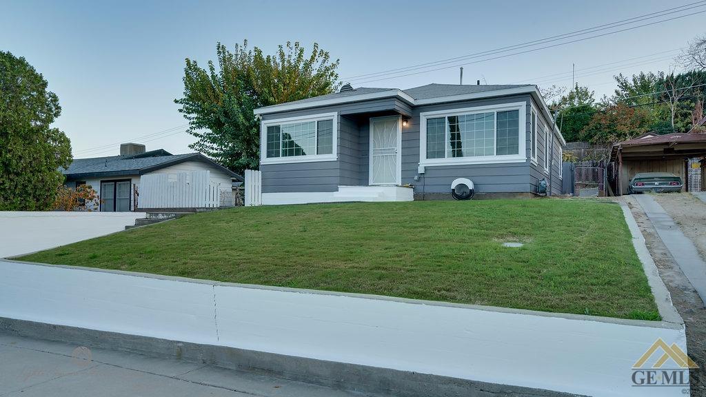 527 E St, Taft, CA 93268 photo 1