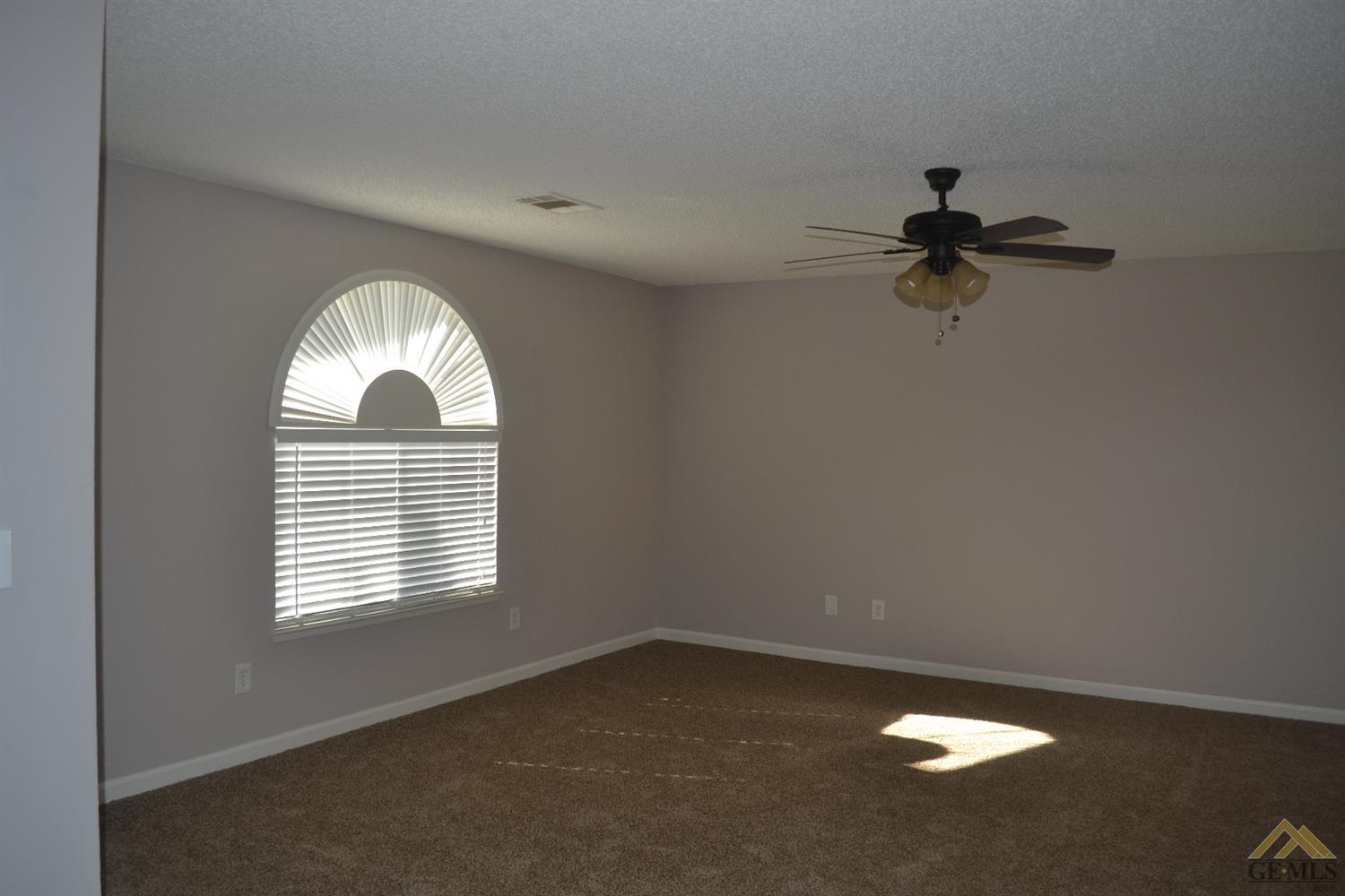 512 Peace St, Arvin, CA 93203 photo 7