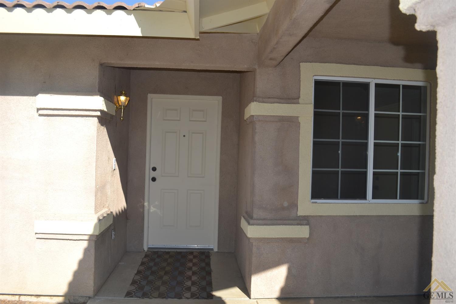 512 Peace St, Arvin, CA 93203 photo 3
