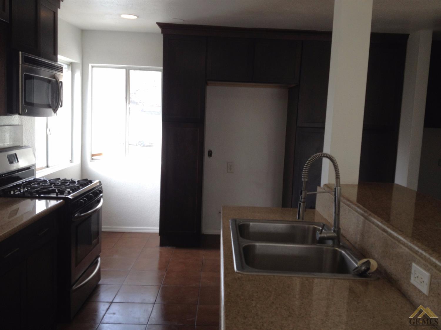3107 Berkeley St, Bakersfield, CA 93305 photo 6